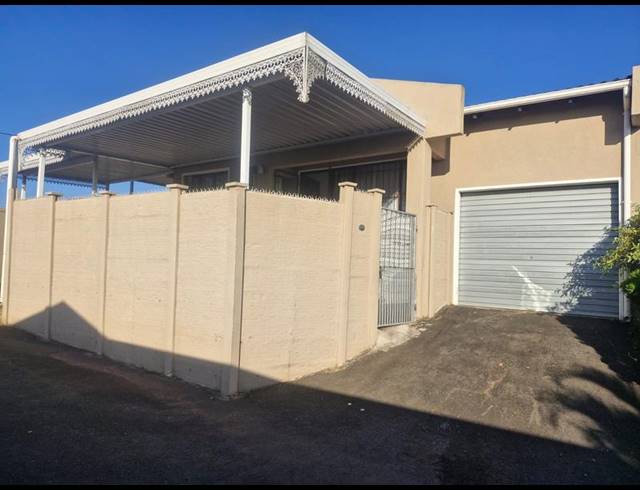 3 BEDROOM TOWNHOUSE FOR SALE IN ESCOMBE